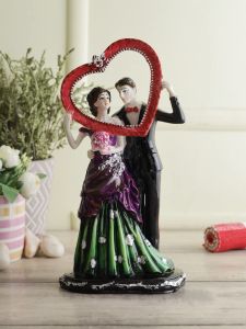 Romantic Love Couple with Heart Shape Statue